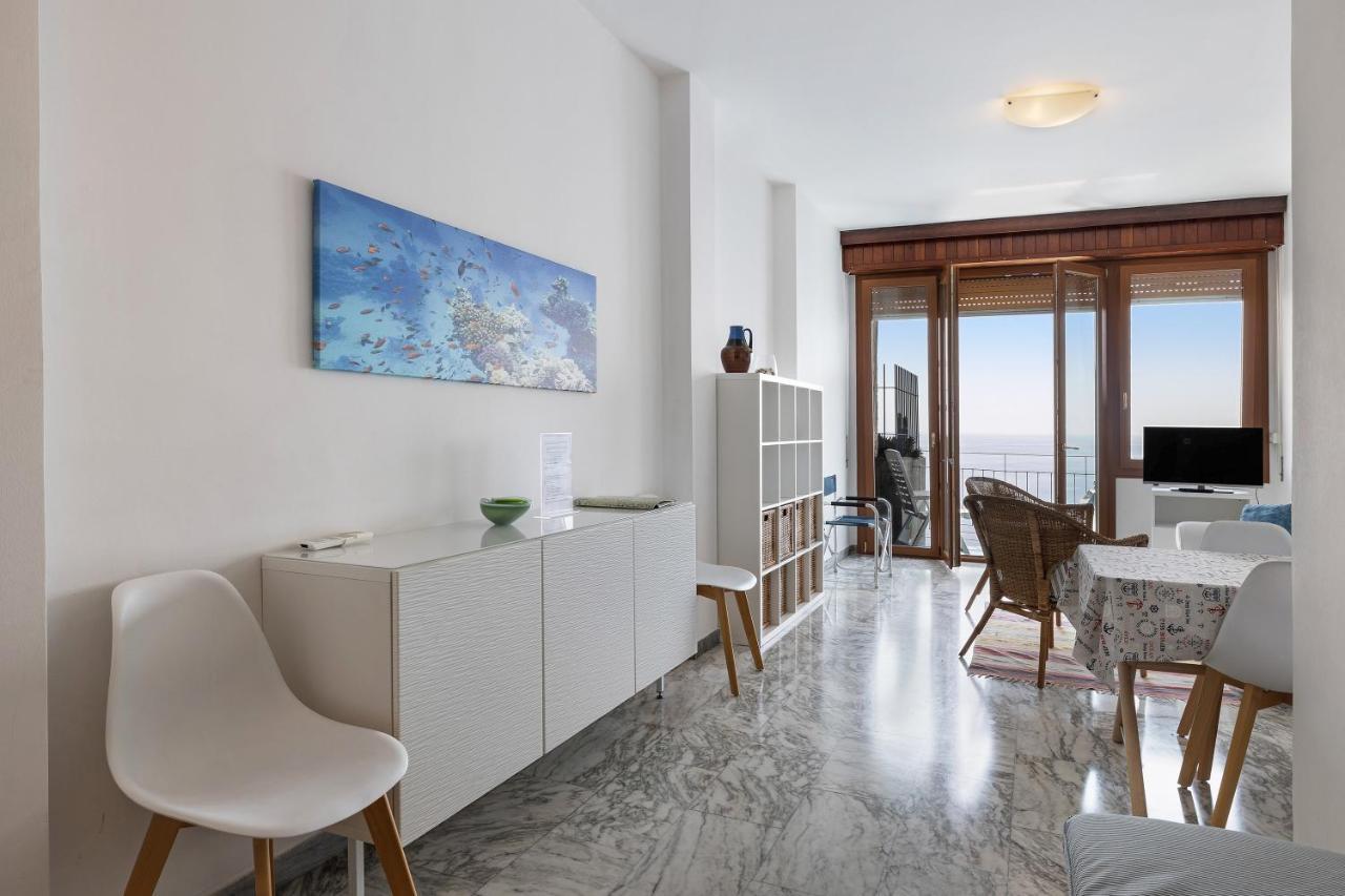 ברג'ג'י Appartamento Stupenda Vista Mare מראה חיצוני תמונה